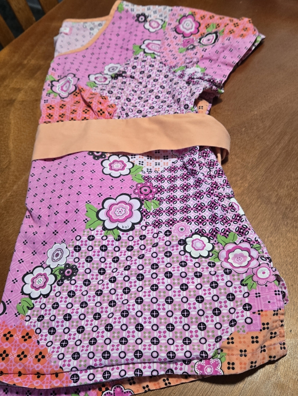 Pink Floral Patchwork Scrub Top  with Peach Waistband. Size Xl